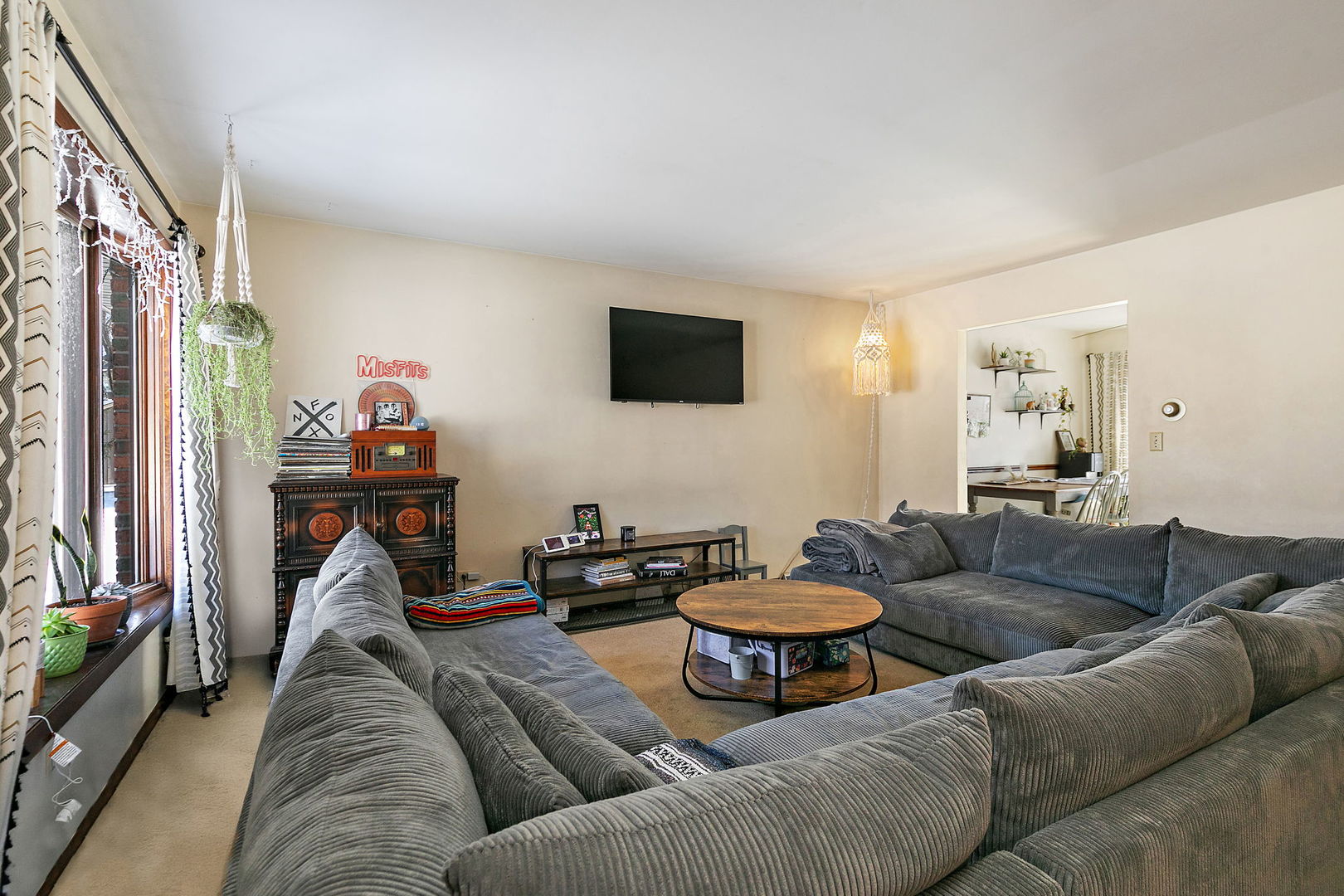 1345 S Madlock Court, Elgin, IL 60123