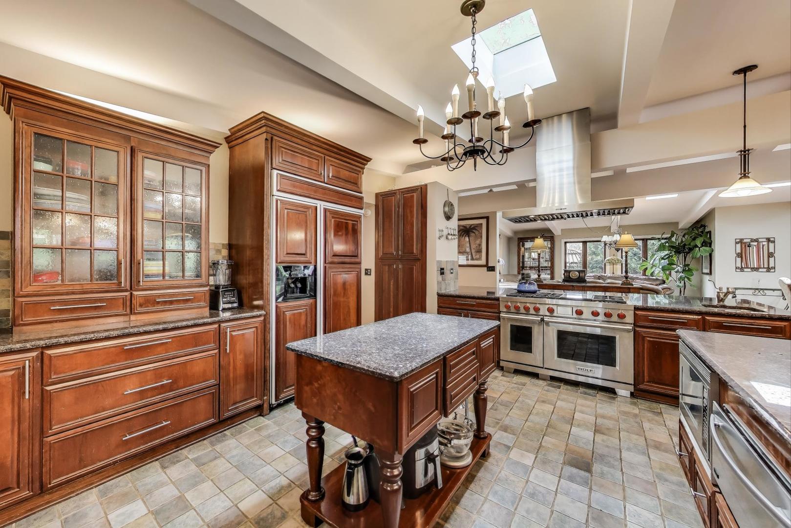 1821 E Boulder Drive, Mount Prospect, IL 60056