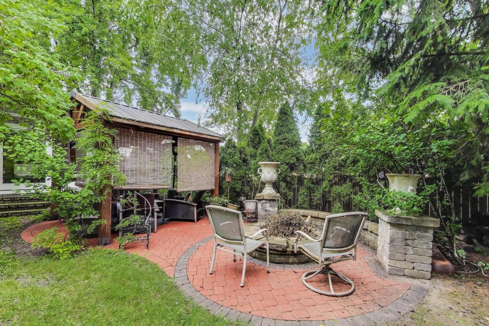 1821 E Boulder Drive, Mount Prospect, IL 60056