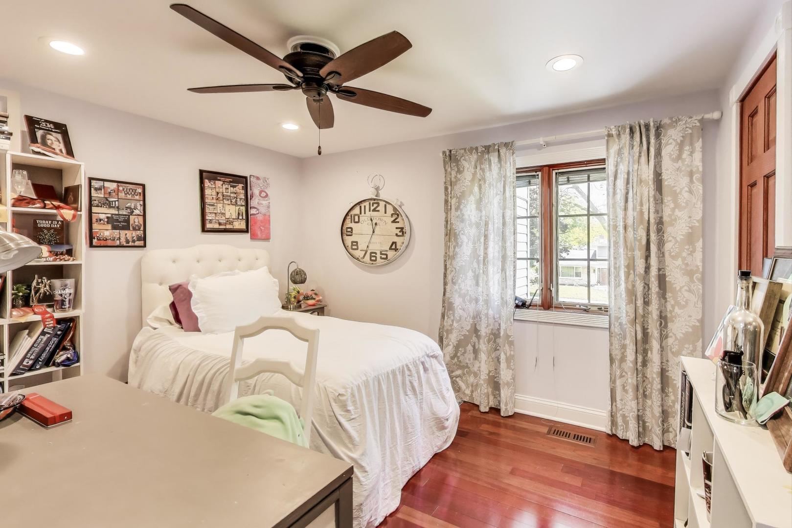 1821 E Boulder Drive, Mount Prospect, IL 60056