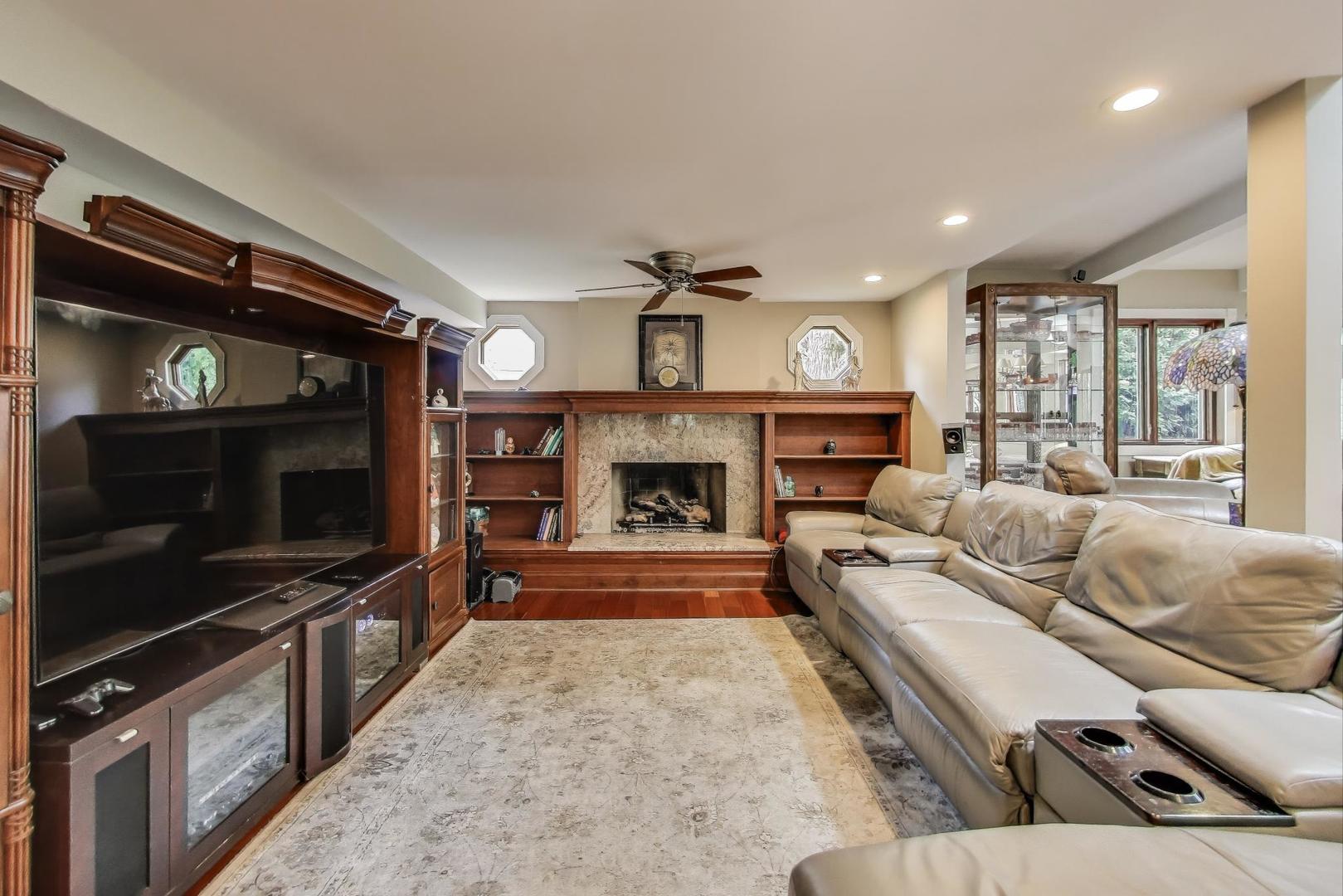 1821 E Boulder Drive, Mount Prospect, IL 60056