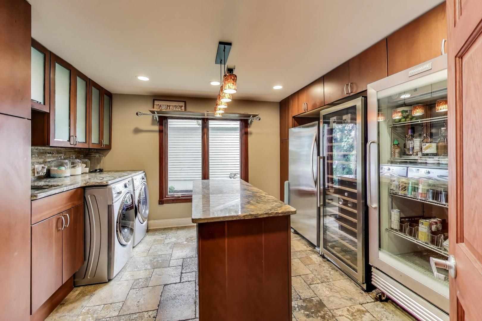 1821 E Boulder Drive, Mount Prospect, IL 60056