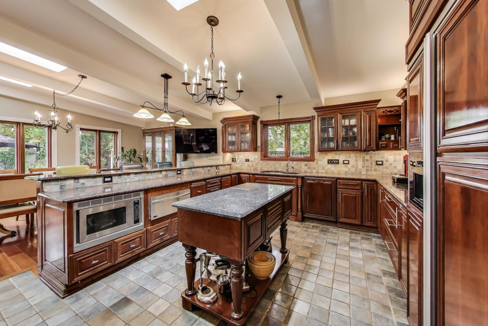 1821 E Boulder Drive, Mount Prospect, IL 60056