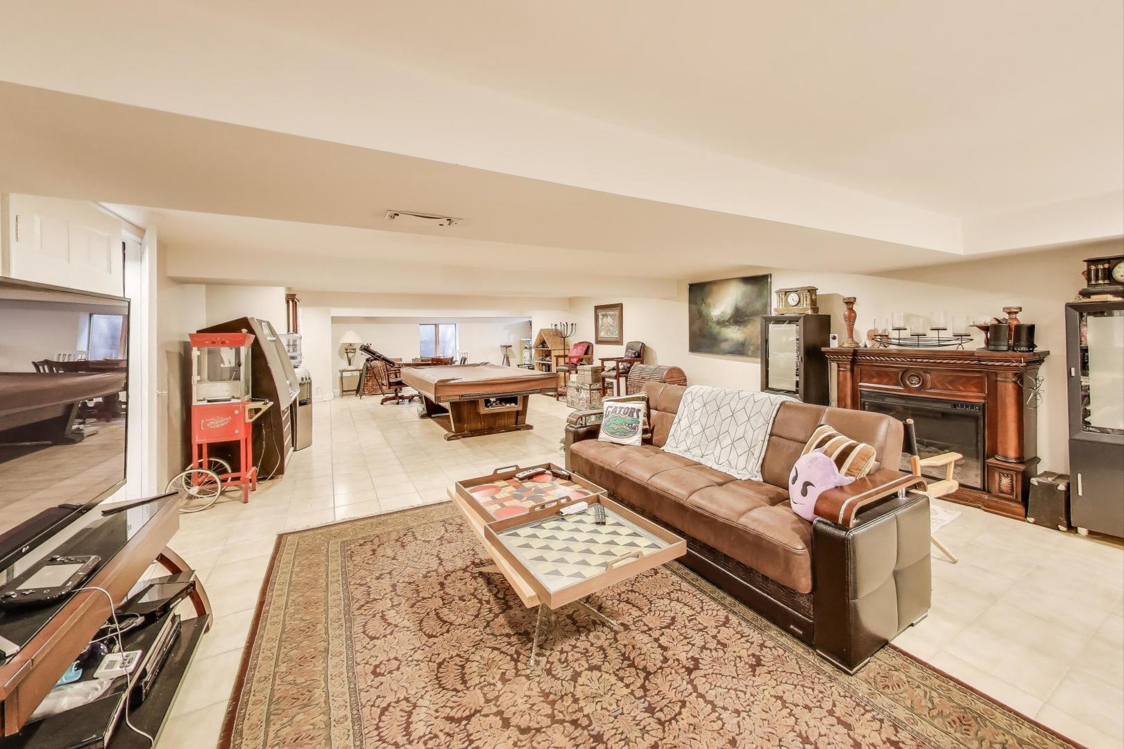 1821 E Boulder Drive, Mount Prospect, IL 60056