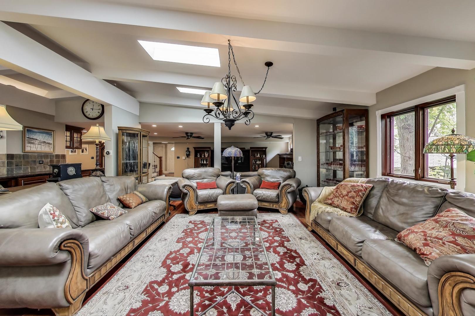 1821 E Boulder Drive, Mount Prospect, IL 60056