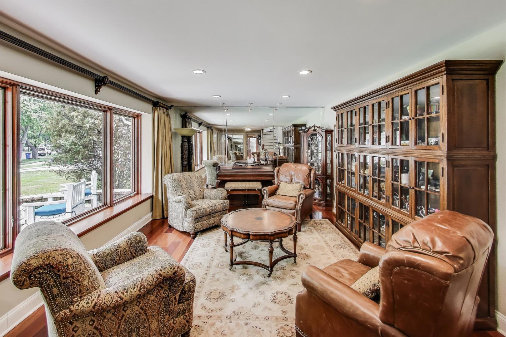 1821 E Boulder Drive, Mount Prospect, IL 60056