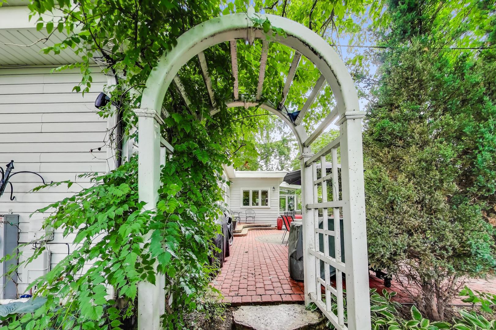 1821 E Boulder Drive, Mount Prospect, IL 60056