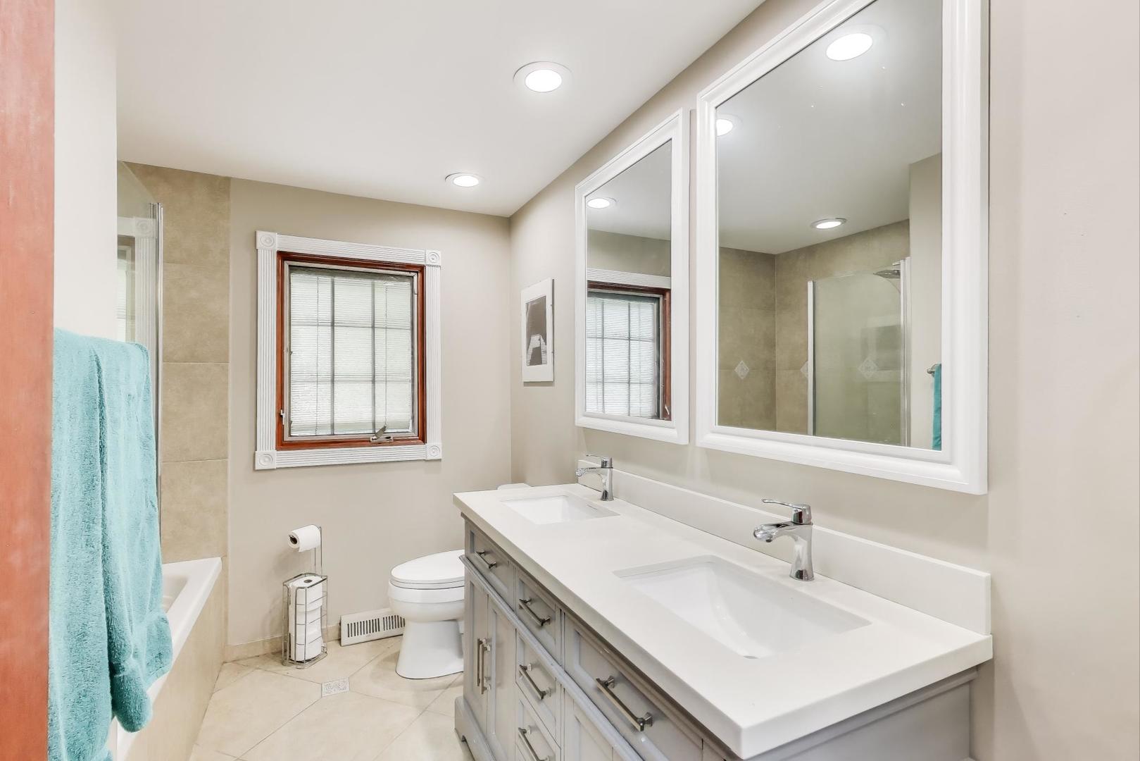 1821 E Boulder Drive, Mount Prospect, IL 60056