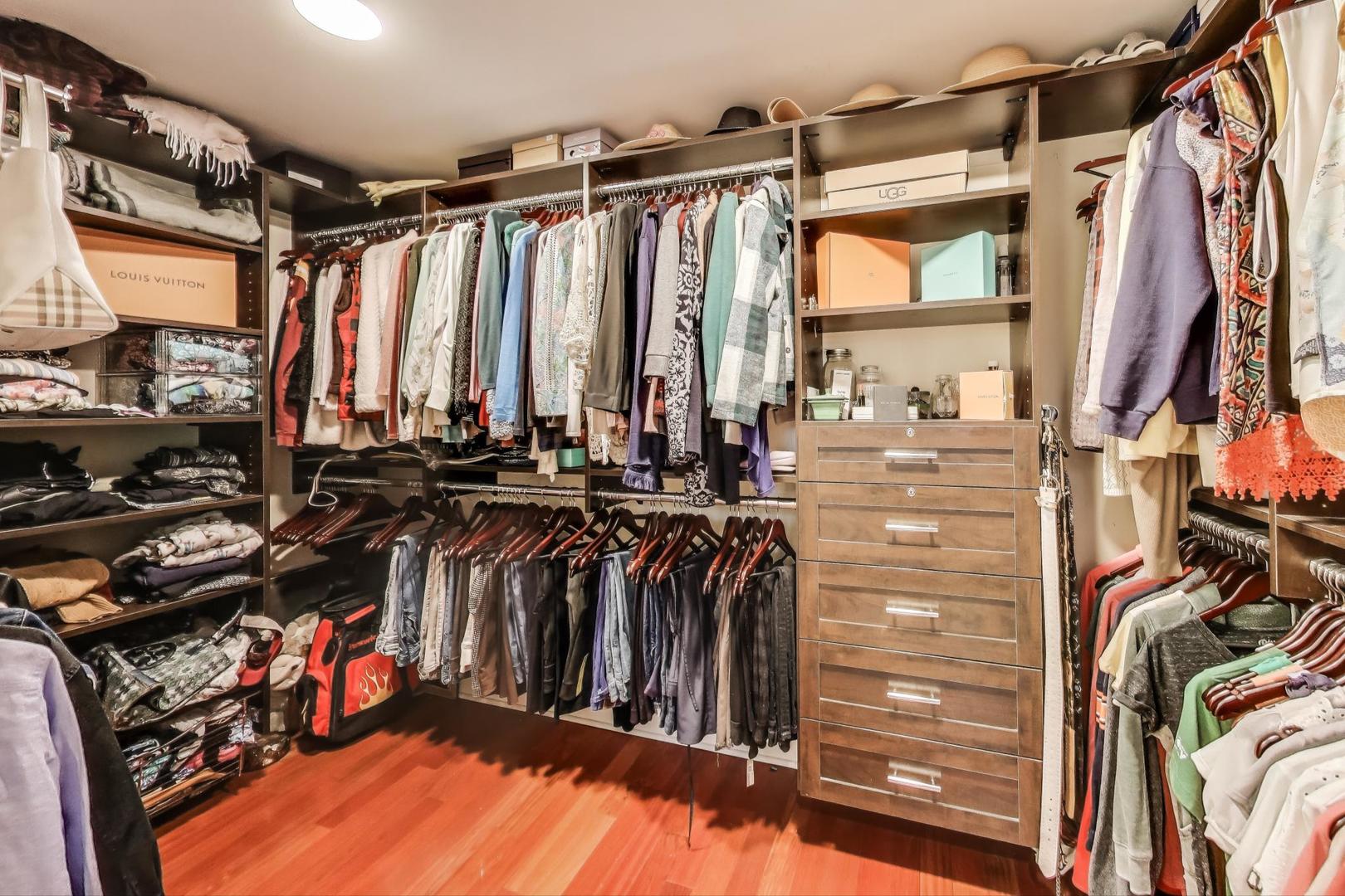 1821 E Boulder Drive, Mount Prospect, IL 60056