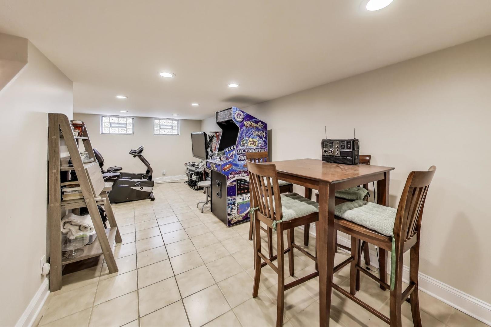 1821 E Boulder Drive, Mount Prospect, IL 60056