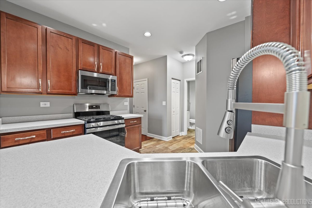 450 Majestic Lane #450, Oswego, IL 60543