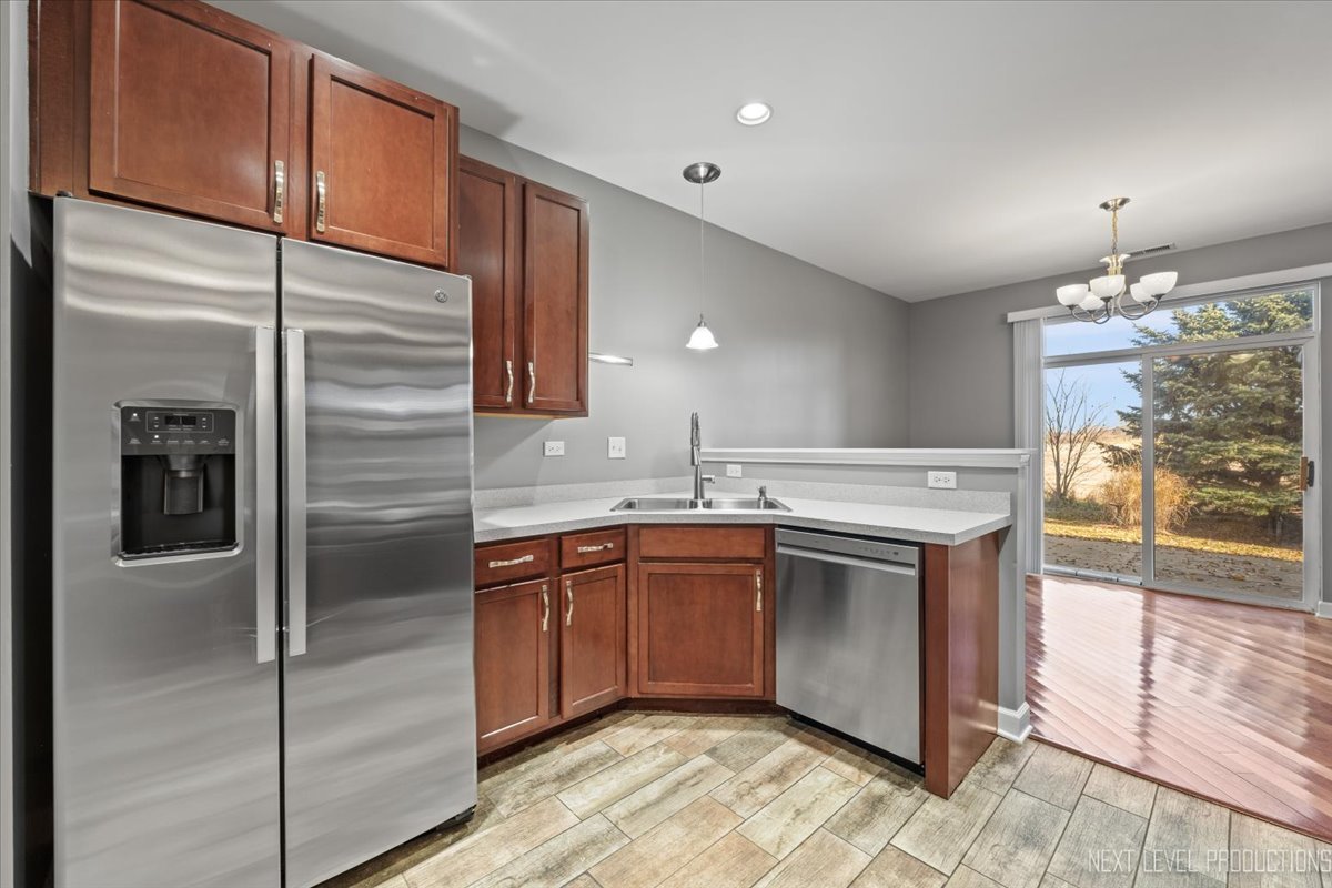 450 Majestic Lane #450, Oswego, IL 60543