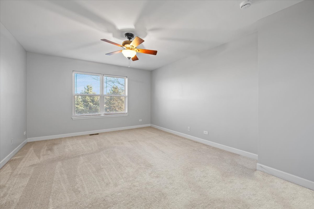 450 Majestic Lane #450, Oswego, IL 60543