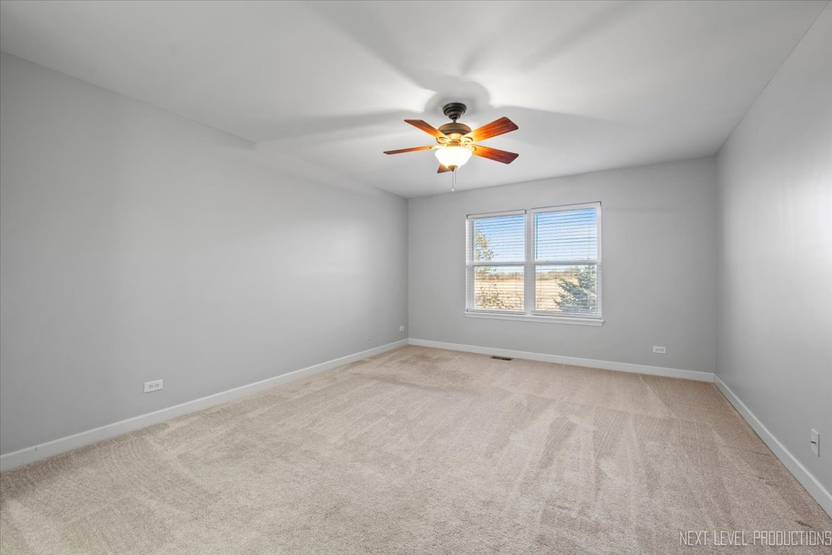 450 Majestic Lane #450, Oswego, IL 60543