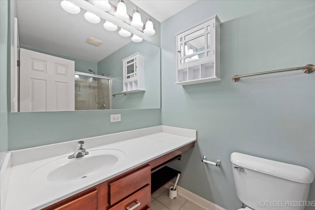 450 Majestic Lane #450, Oswego, IL 60543