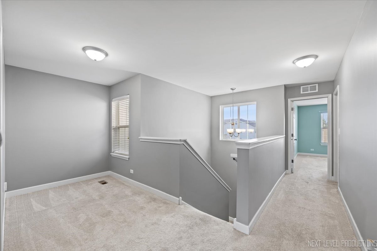 450 Majestic Lane #450, Oswego, IL 60543