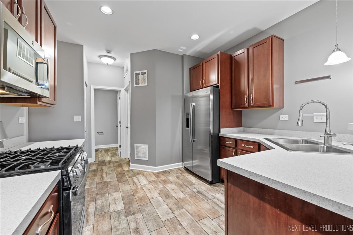 450 Majestic Lane #450, Oswego, IL 60543