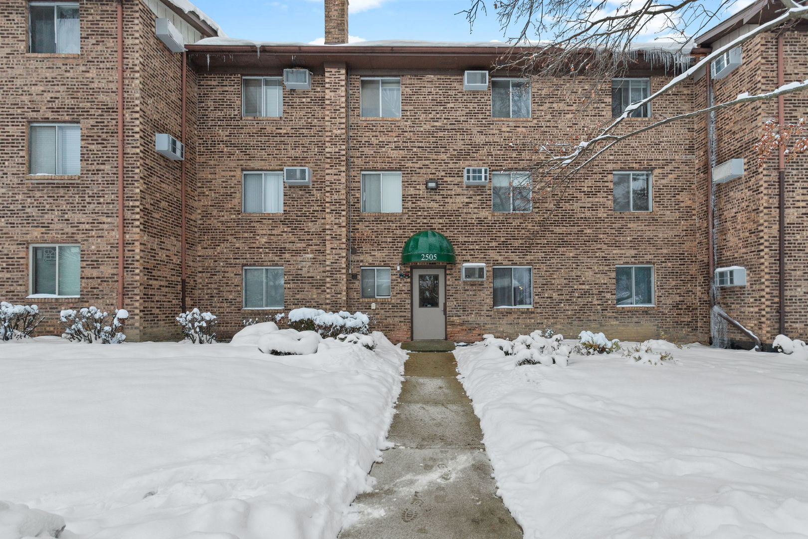 2505 Spring Street #3304, Woodridge, IL 60517