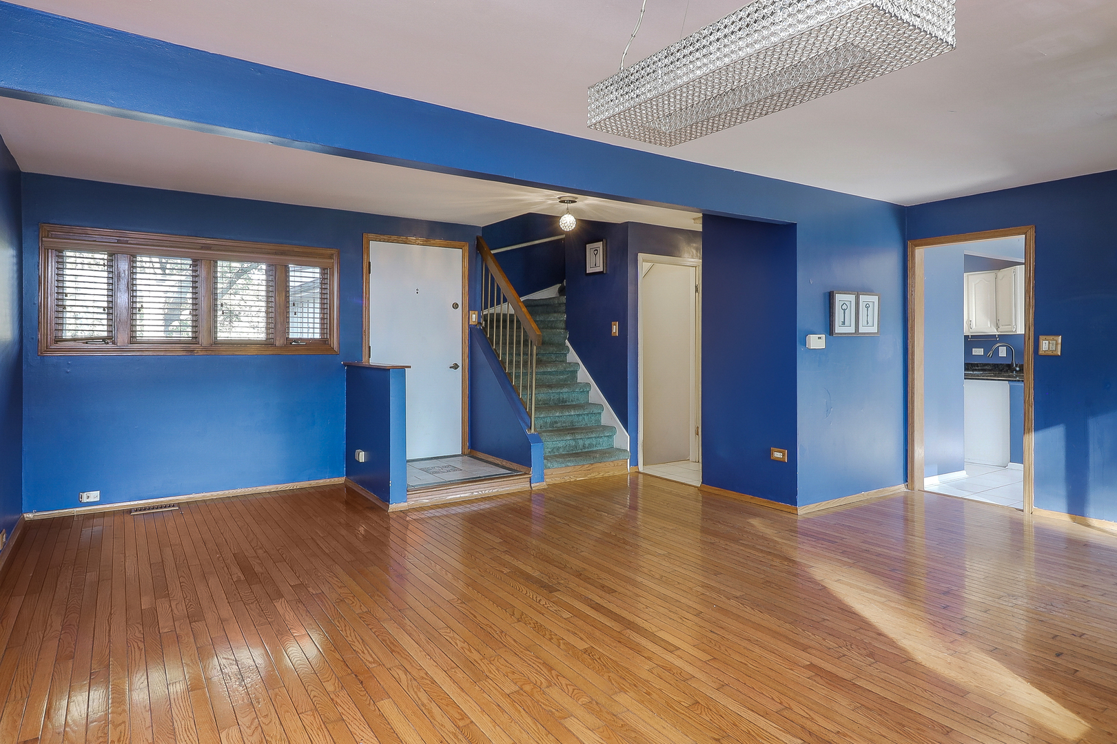 170 Cascade Drive, Indian Head Park, IL 60525