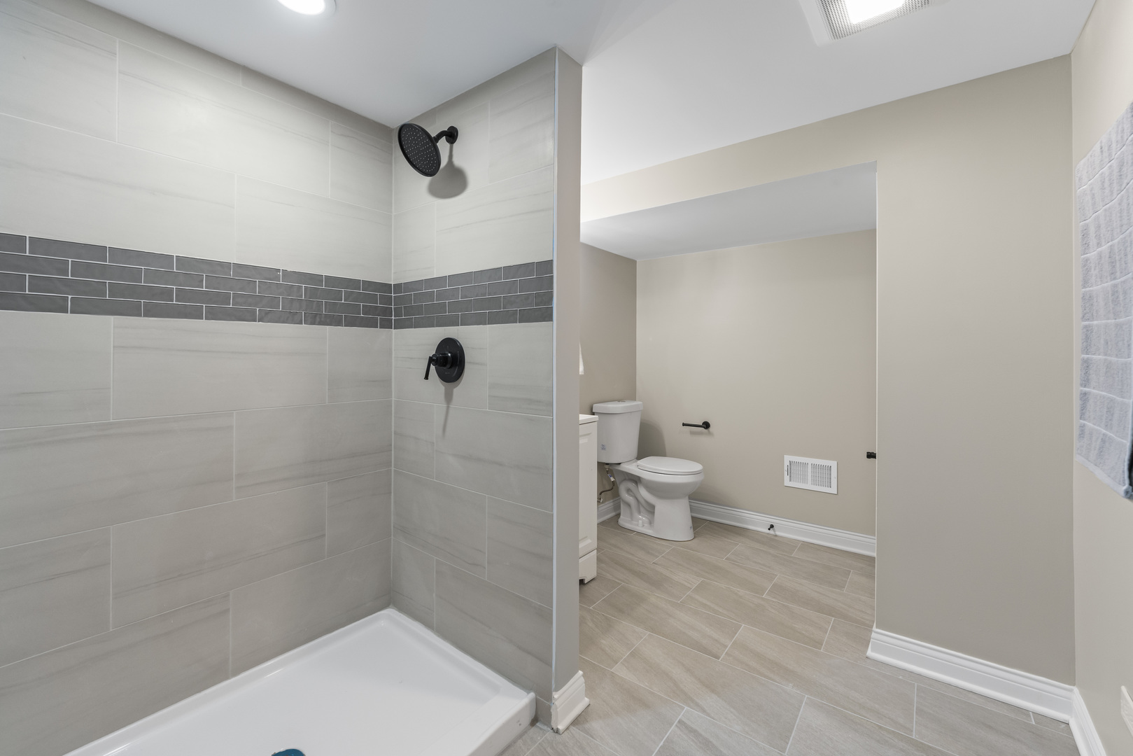 8169 S Tripp Avenue, Chicago, IL 60652