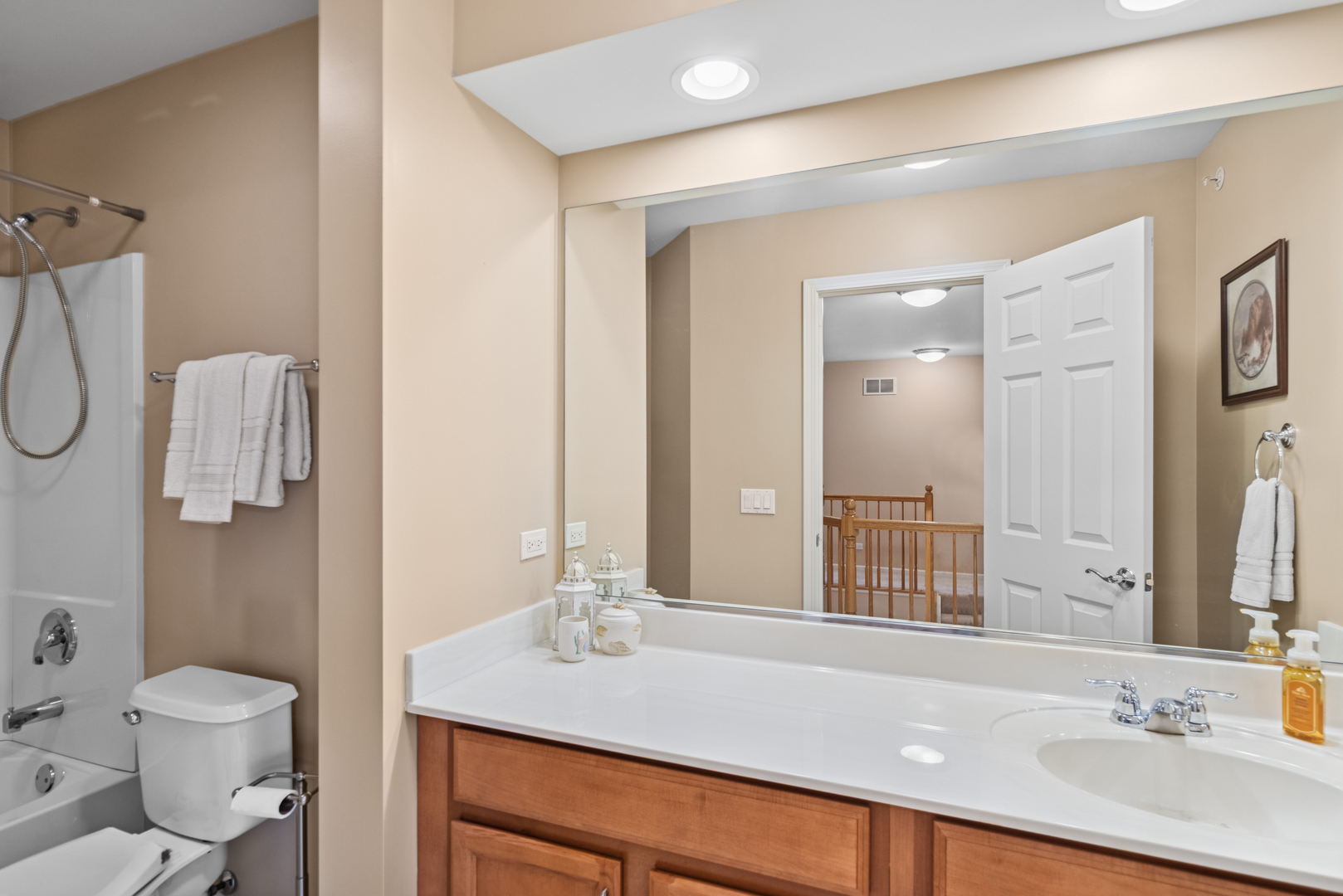 706 Owl Creek Lane, Gurnee, IL 60031