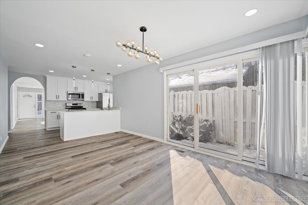 2S616 Linden Square, Warrenville, IL 60555