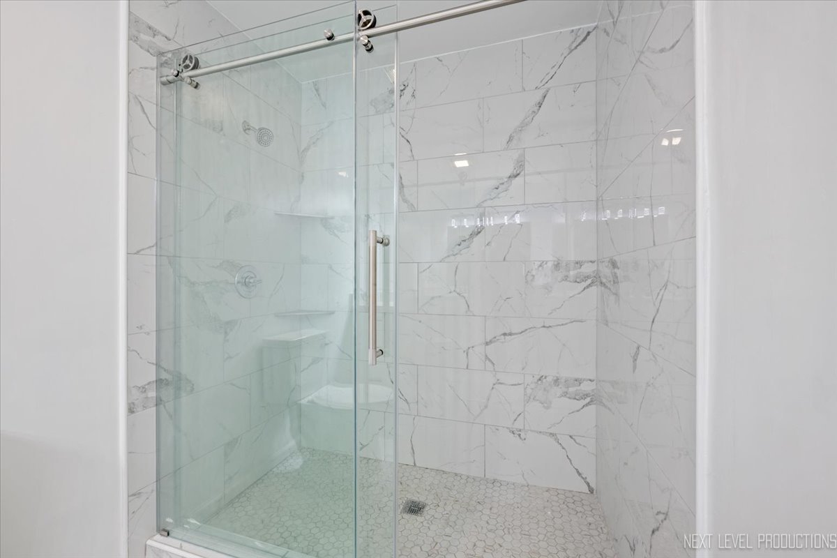 2S616 Linden Square, Warrenville, IL 60555