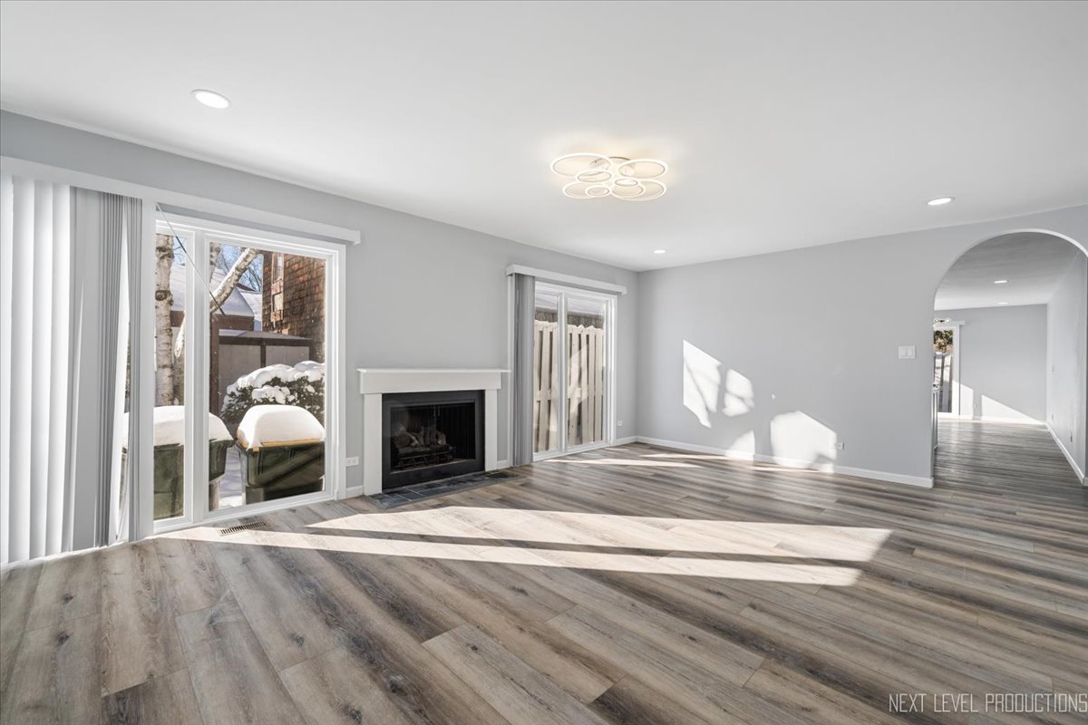 2S616 Linden Square, Warrenville, IL 60555