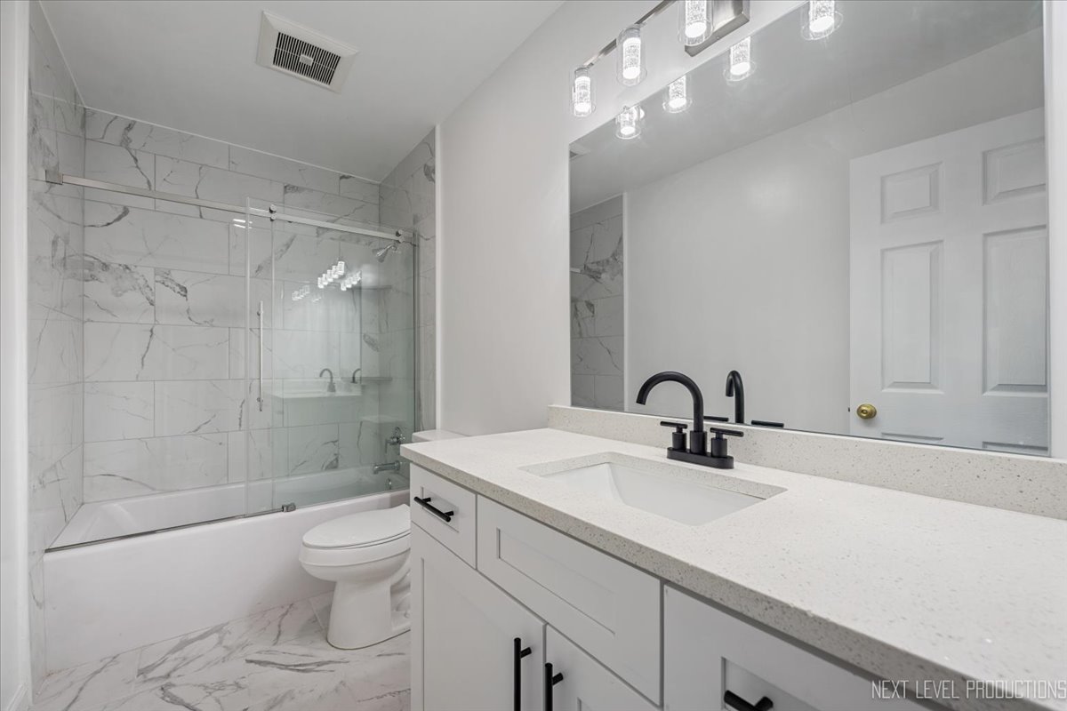 2S616 Linden Square, Warrenville, IL 60555