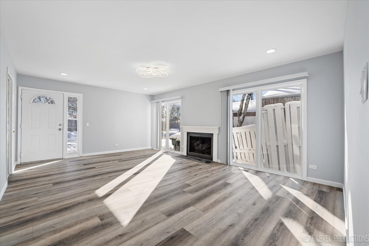 2S616 Linden Square, Warrenville, IL 60555