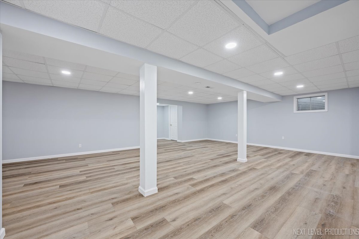 2S616 Linden Square, Warrenville, IL 60555