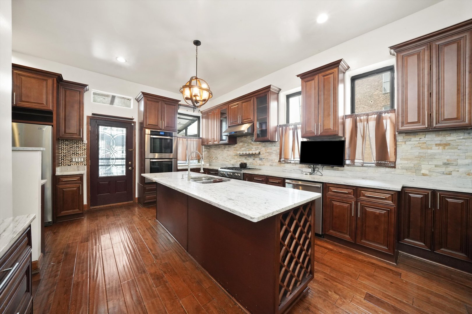 4540 S Prairie Avenue, Chicago, IL 60653