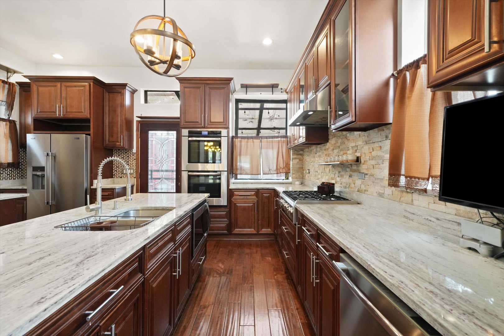 4540 S Prairie Avenue, Chicago, IL 60653