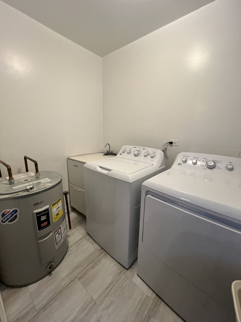 390 Oak Avenue, Wood Dale, IL 60191