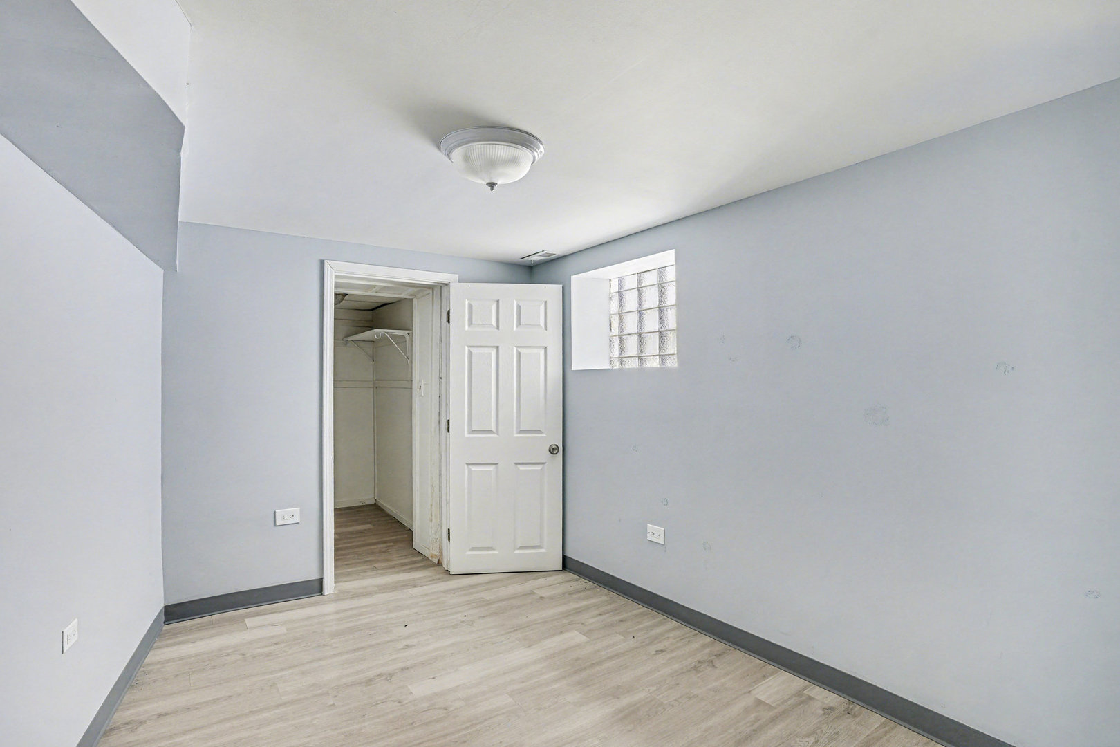 7449 S Bennett Avenue, Chicago, IL 60649