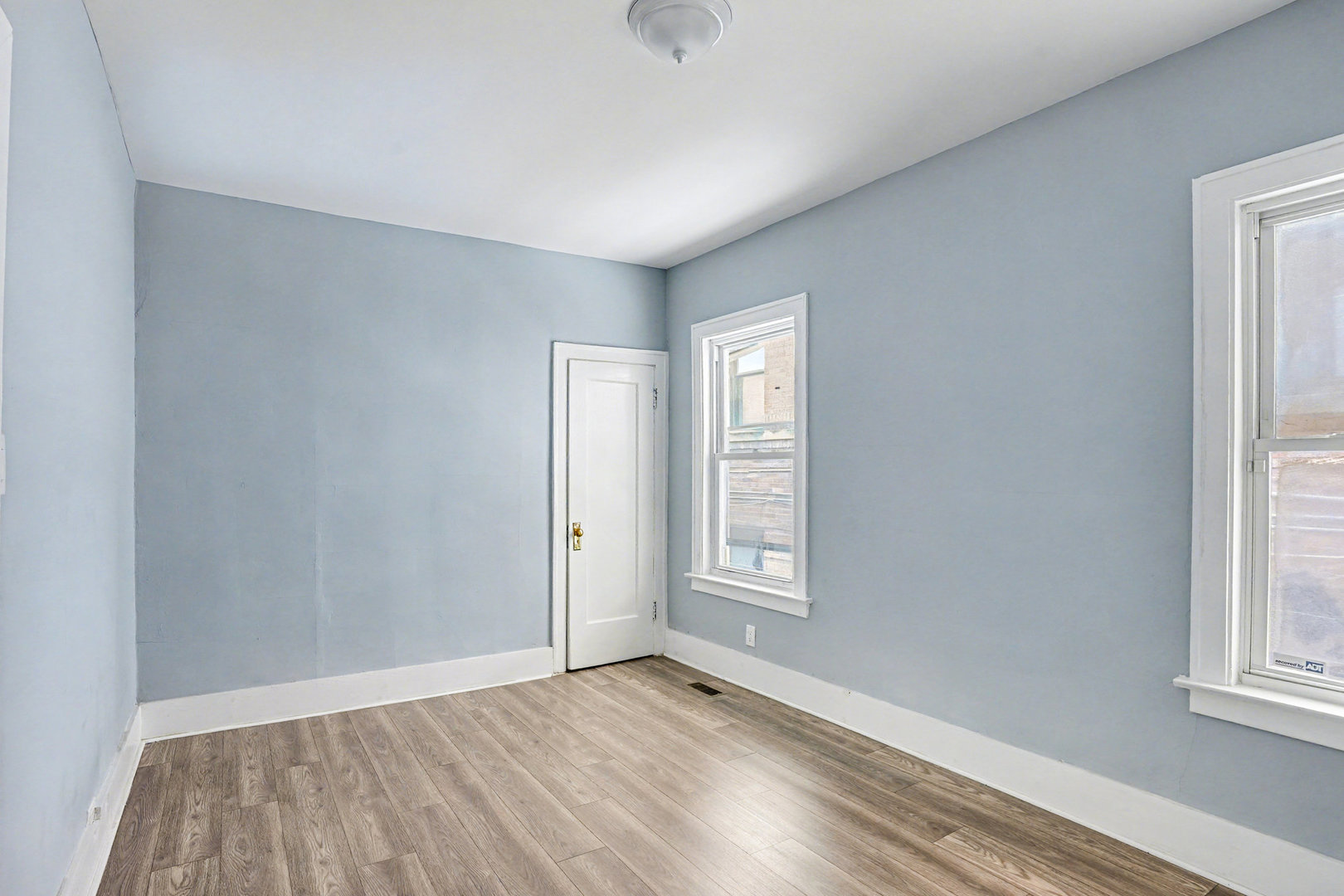 7449 S Bennett Avenue, Chicago, IL 60649