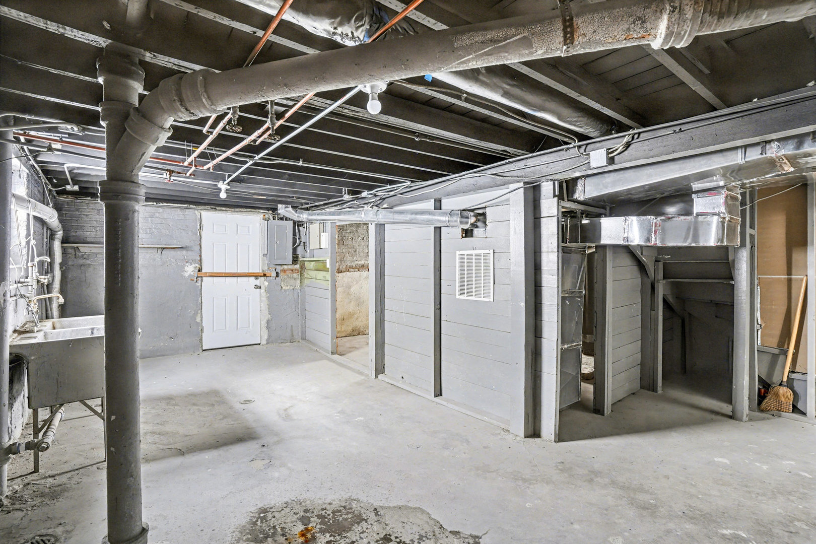 7449 S Bennett Avenue, Chicago, IL 60649