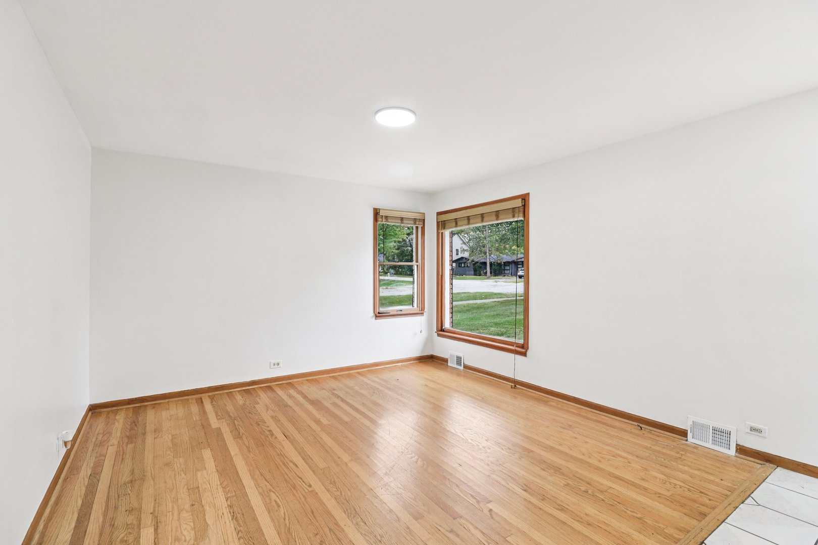 1039 S School Street, Lombard, IL 60148