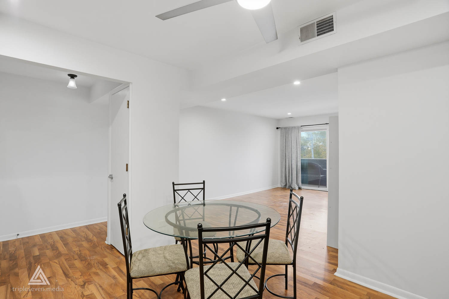 7301 Willow Springs Road #207, Countryside, IL 60525