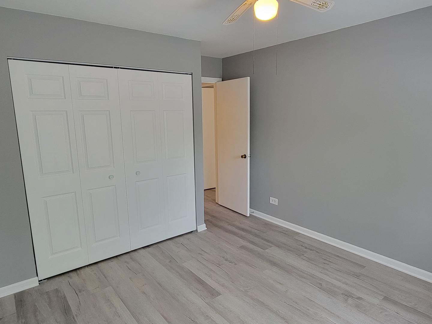 2315 S GOEBBERT Road #D-106, Arlington Heights, IL 60005