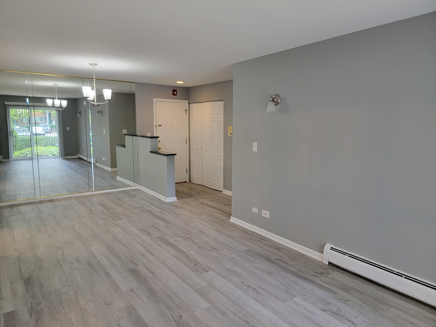 2315 S GOEBBERT Road #D-106, Arlington Heights, IL 60005