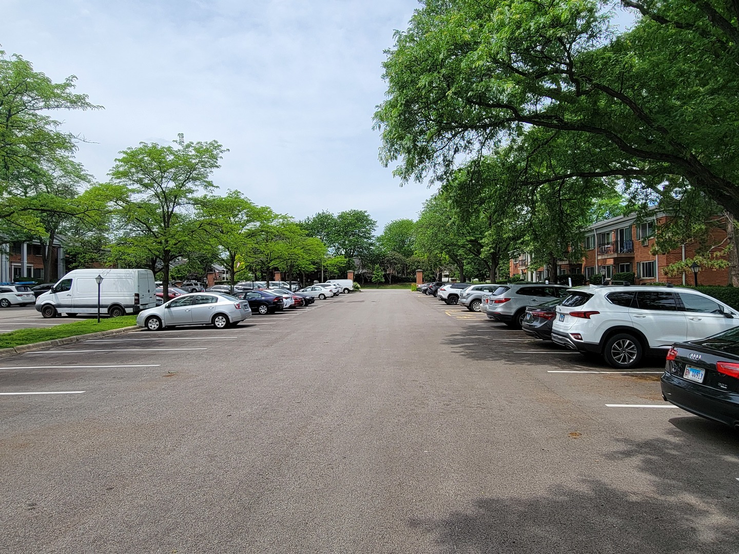 2315 S GOEBBERT Road #D-106, Arlington Heights, IL 60005