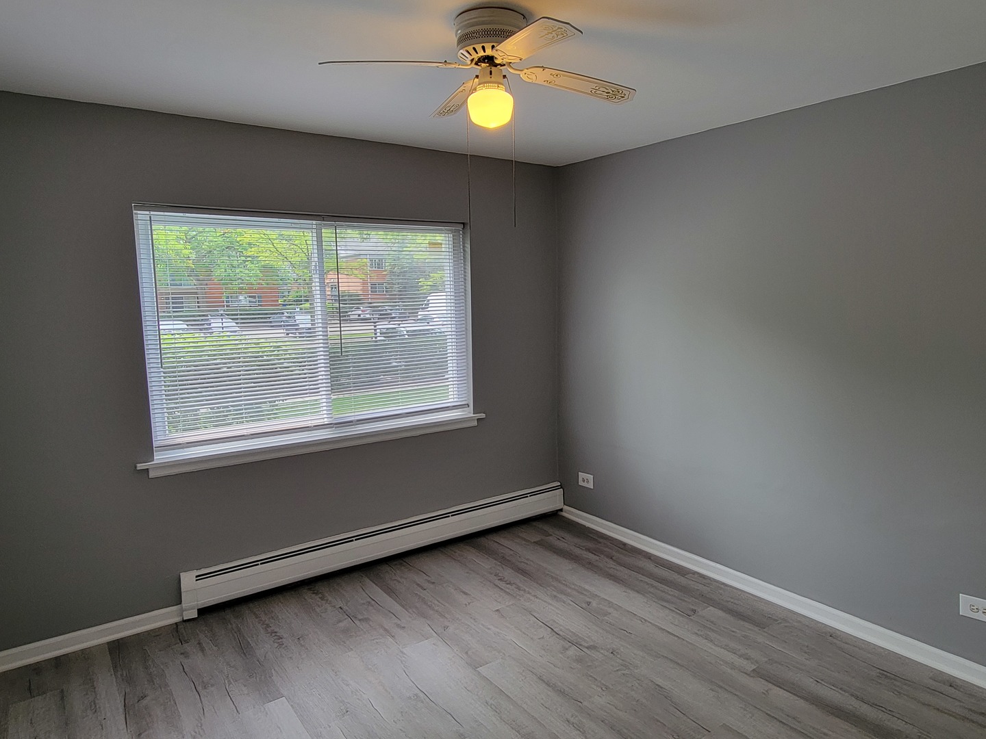 2315 S GOEBBERT Road #D-106, Arlington Heights, IL 60005