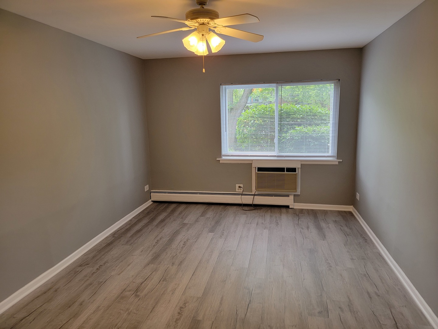 2315 S GOEBBERT Road #D-106, Arlington Heights, IL 60005