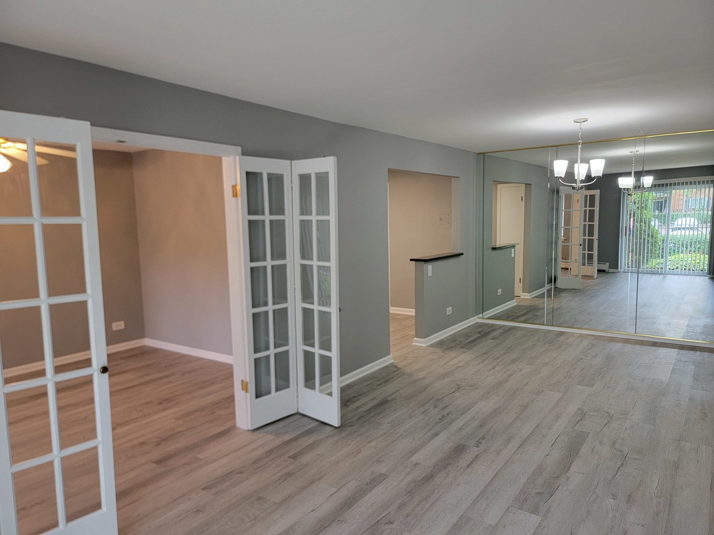 2315 S GOEBBERT Road #D-106, Arlington Heights, IL 60005