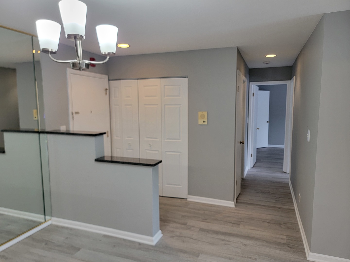 2315 S GOEBBERT Road #D-106, Arlington Heights, IL 60005