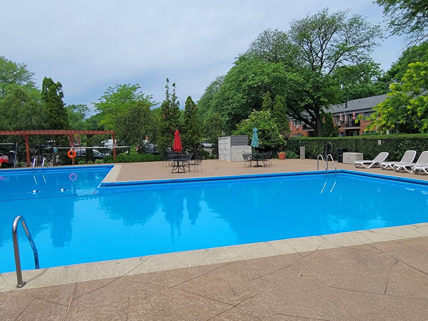 2315 S GOEBBERT Road #D-106, Arlington Heights, IL 60005