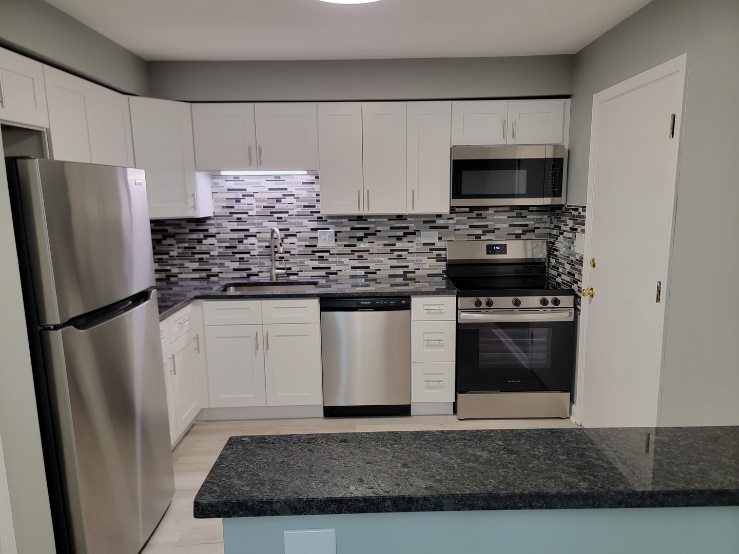 2315 S GOEBBERT Road #D-106, Arlington Heights, IL 60005