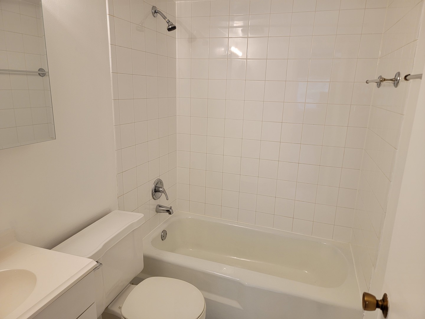 2315 S GOEBBERT Road #D-106, Arlington Heights, IL 60005