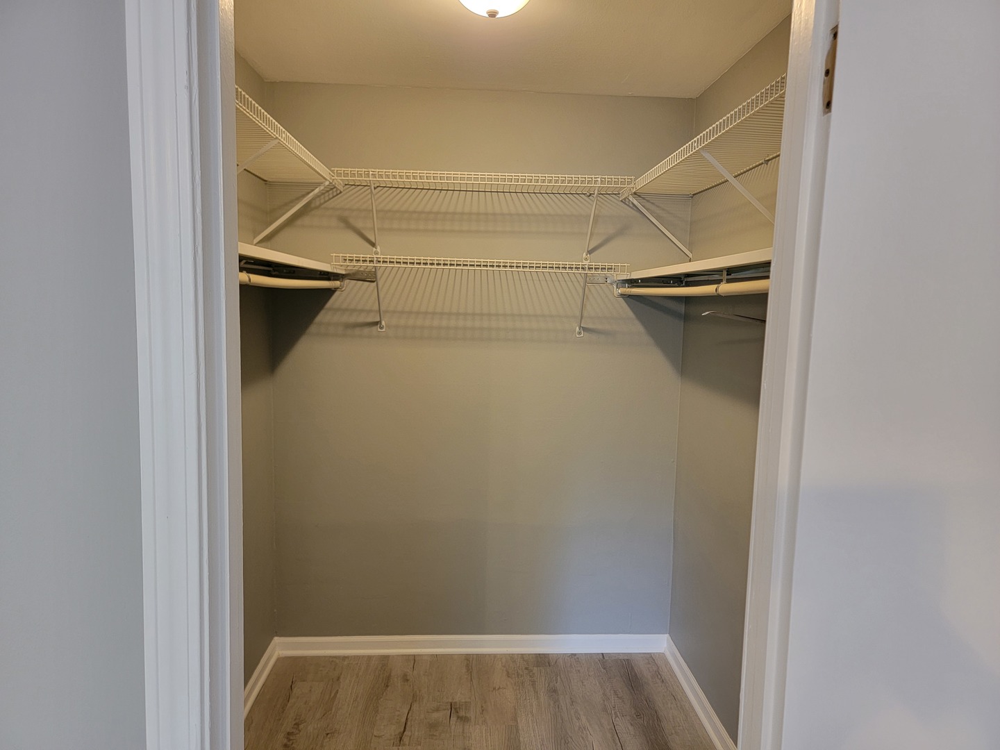 2315 S GOEBBERT Road #D-106, Arlington Heights, IL 60005